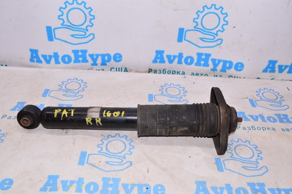 Амортизатор зад прав Nissan Pathfinder 13- (01)