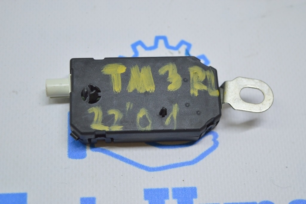 Antenna Amplifier Tesla Model 3 18-