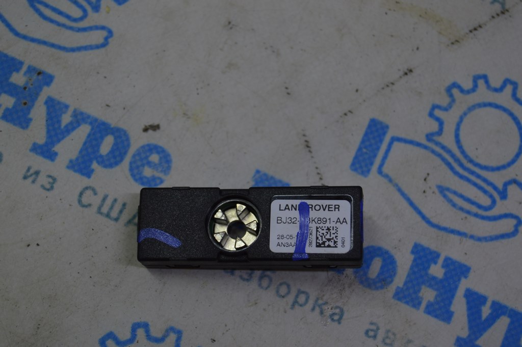 Antenna Insulator Jaguar I-Pace 19-25