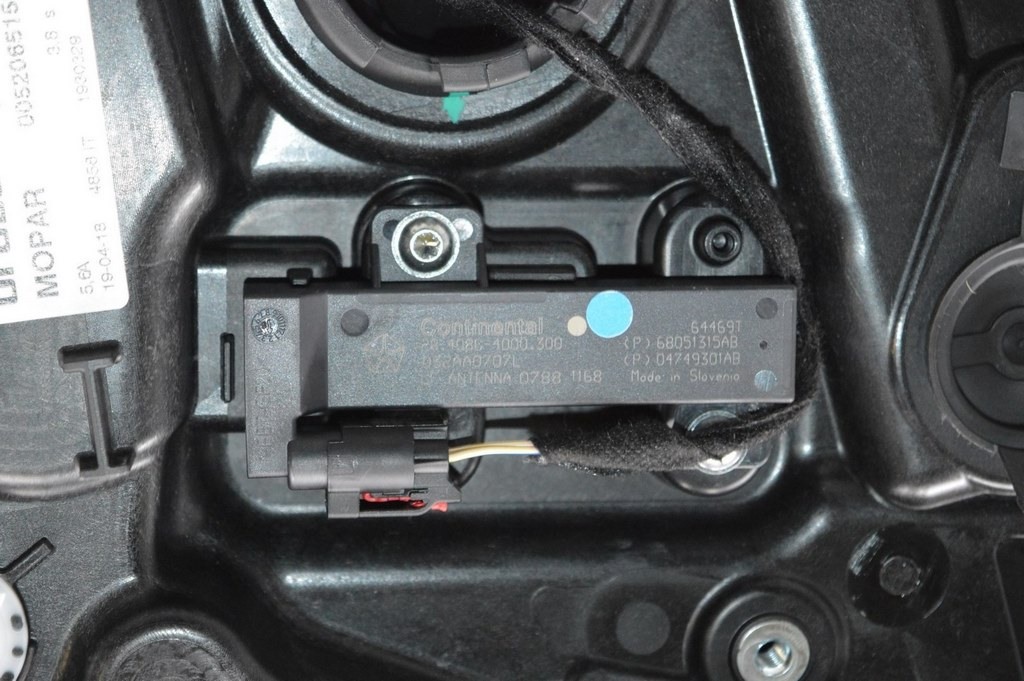 Антенна Keyless Jeep Renegade 15- дверь зад лев