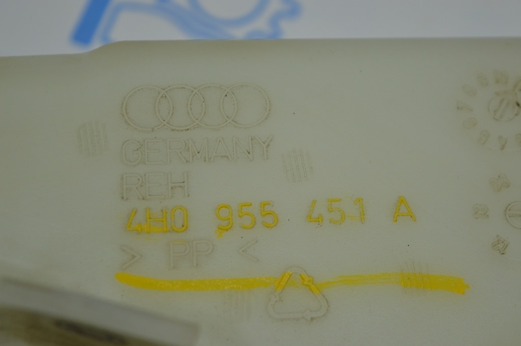 Бачок омывателя Audi A8 D4 10-17 — фото 4