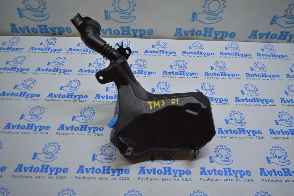 Бачок омывателя Tesla Model 3 18- с крышкой