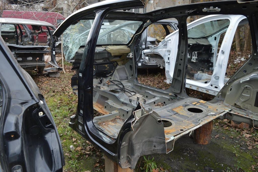 Банан левый без кузовной стойки VW Tiguan 09-17 (05) черный