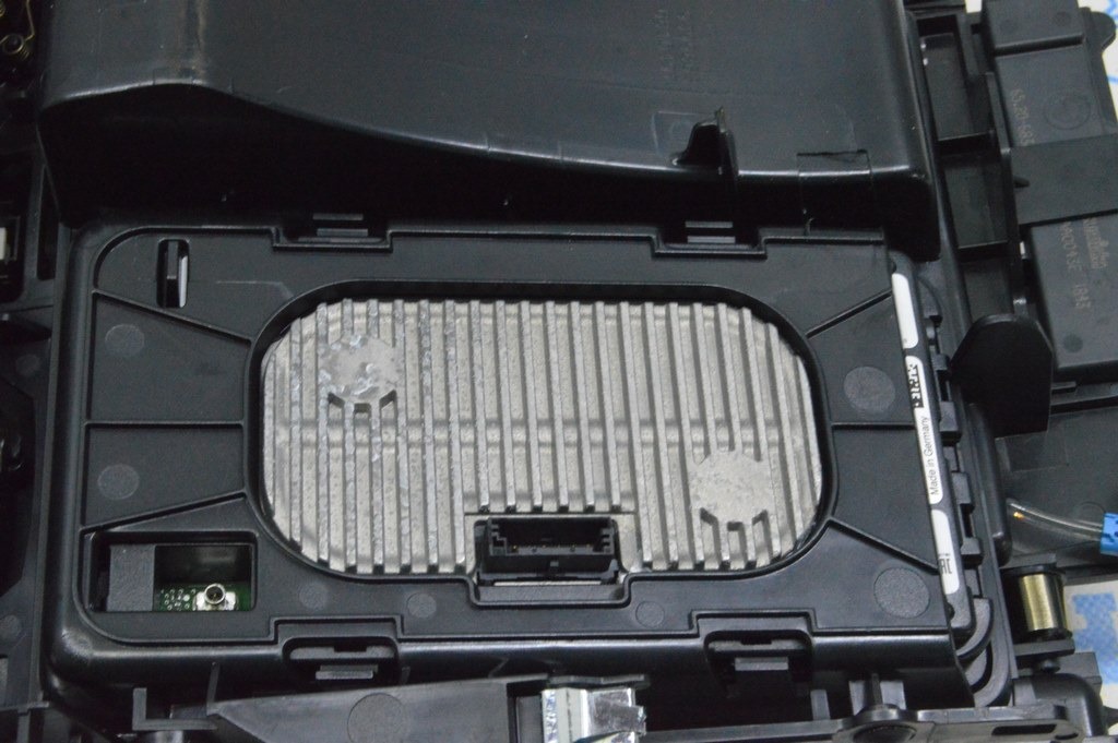 Беспроводное зарядное устройство BMW X5 G05 19-23 (01)