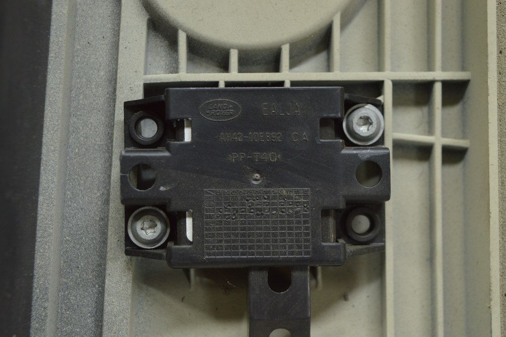 Блок иммобилайзера Range Rover VOG L322 02-12 с кронштейном (01)