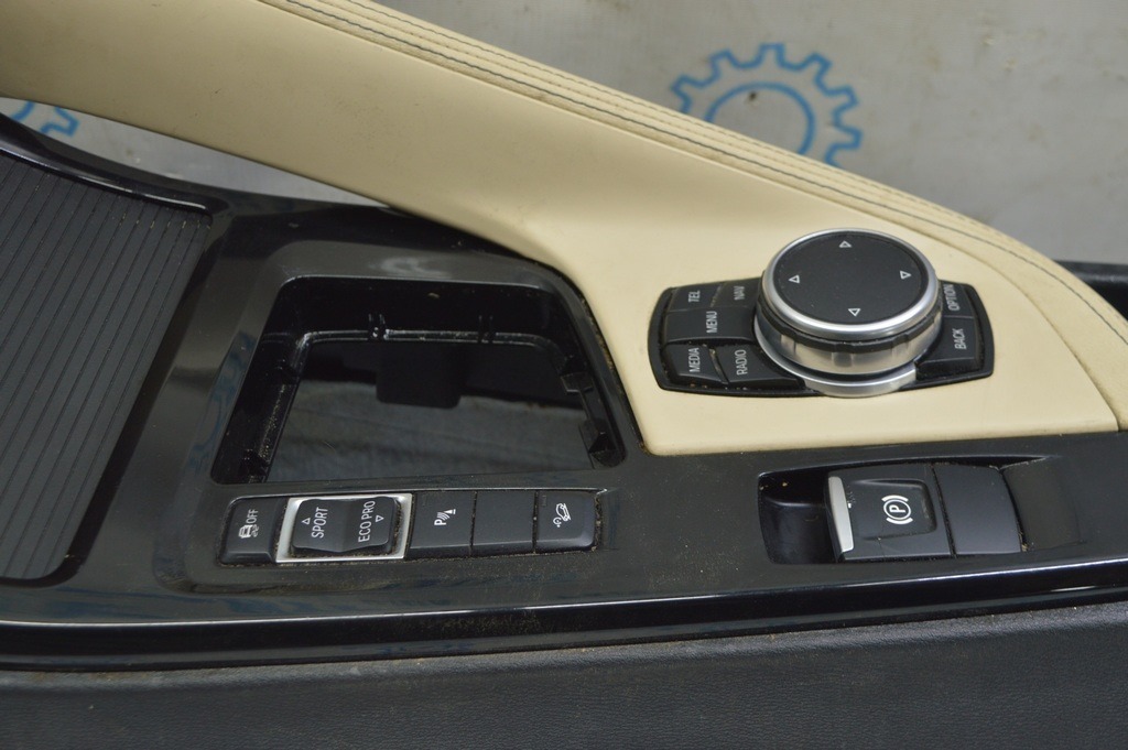 Блок кнопок центральной консоли BMW X1 F48 16-22 под автопарковку, помощь при спуске