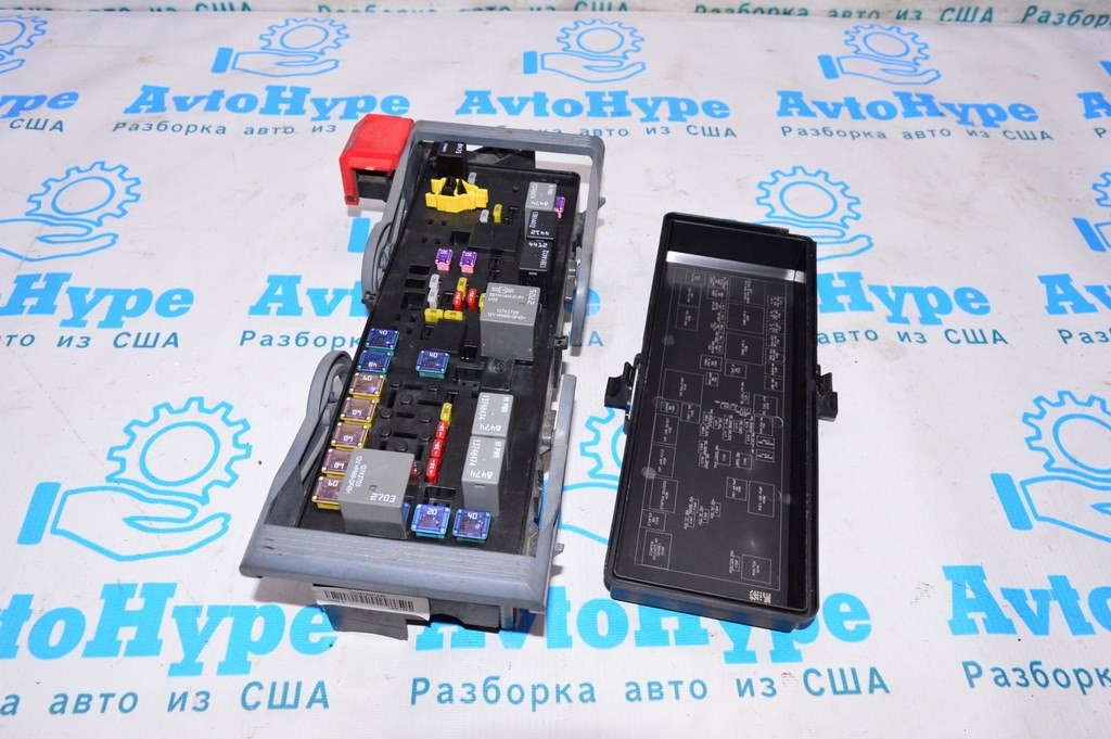 Блок предохранителей подкапотный Dodge Journey 11- 3.6 (03)