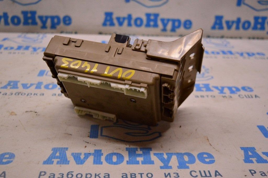 Блок предохранителей подторпедный Subaru Outback 15-19 (03)
