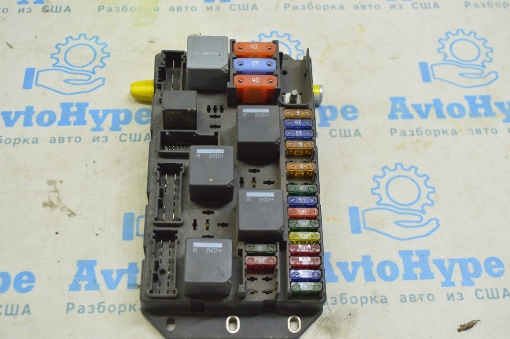 Блок предохранителей в багажнике Range Rover VOG L322 02-12 (01)