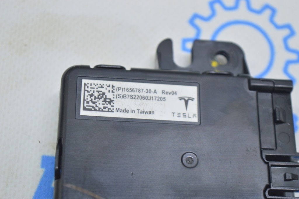 Блок управления зарядным устройством USB-концентратора Tesla Model 3 21- (02) — фото 3