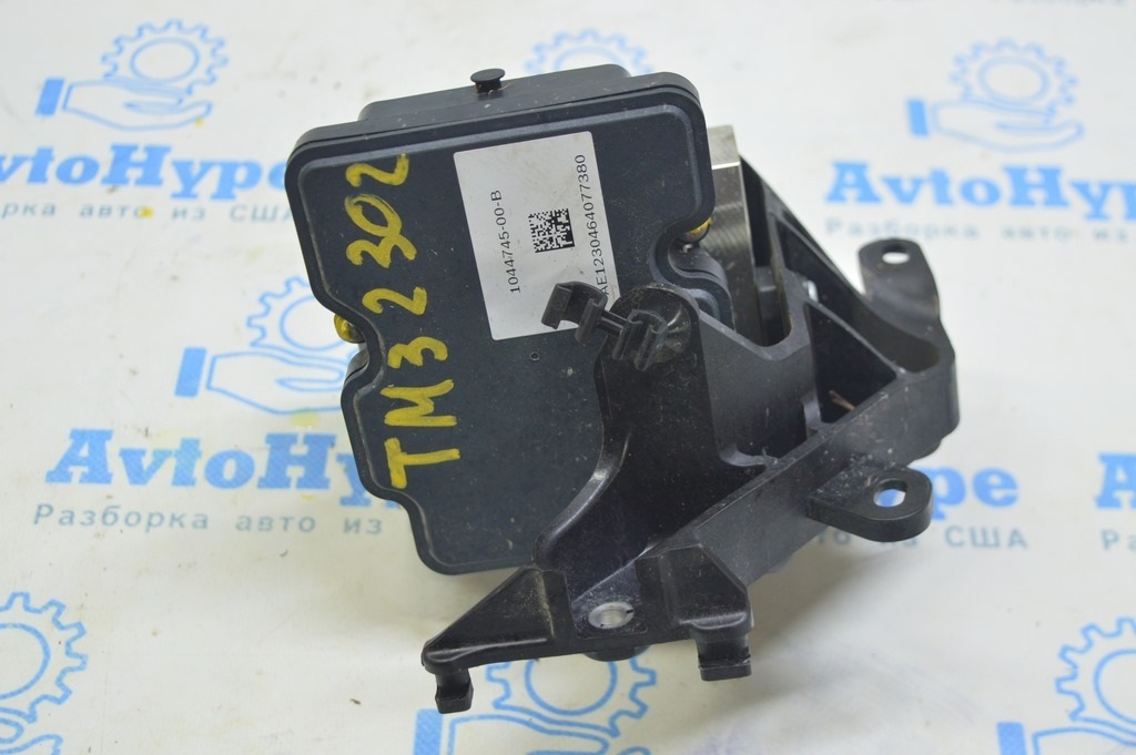 BODY CONTROL MODULE Tesla Model 3 18- (02)