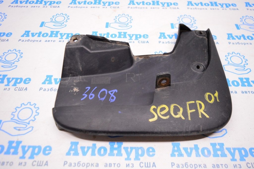 Брызговик передний правый Toyota Sequoia 2008-2022