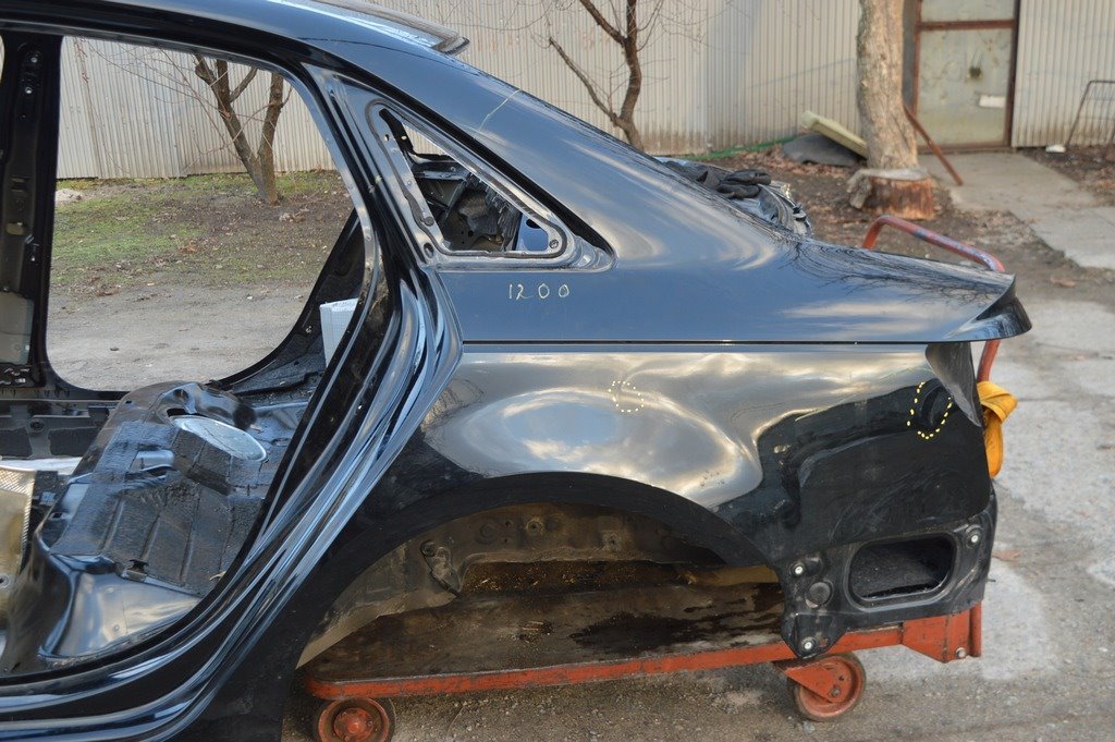 Четверть крыло задняя левая Audi A4 B9 17- черная, тычки (01)