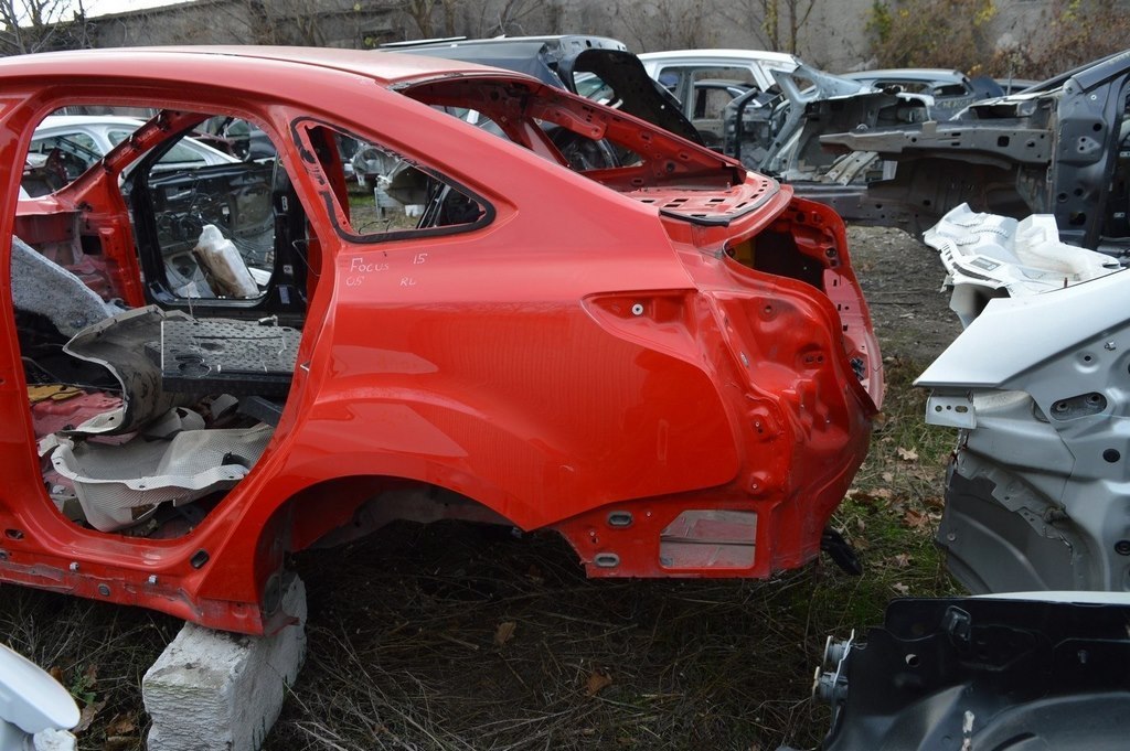 Четверть крыло задняя левая Ford Focus mk3 11-18 4d красная (05) 10/10