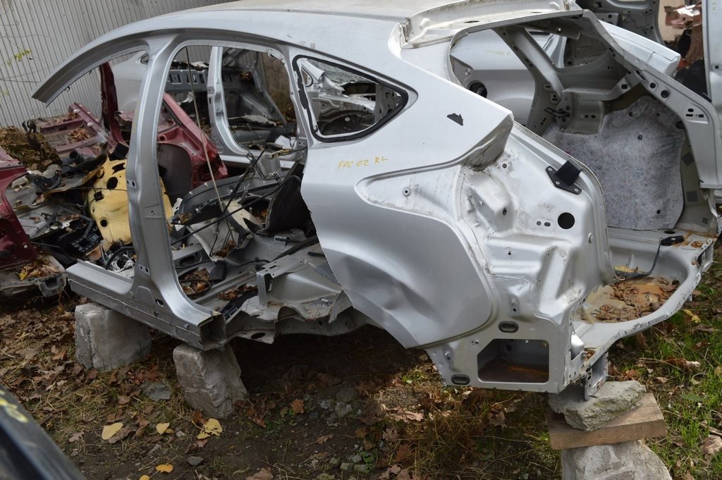 Четверть крыло задняя левая Ford Focus mk3 11-18 5d (02) серебро окуляр