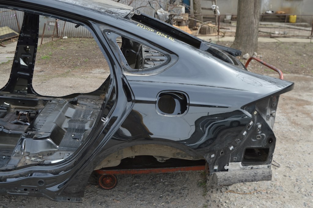 Четверть крыло задняя левая Ford Fusion mk5 13- (06) черная на кузове