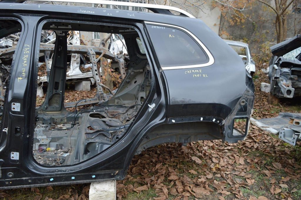Четверть крыло задняя левая Jeep Cherokee KL 14-черная,цвет PXR (01) БЕЗ ЗАКАТА