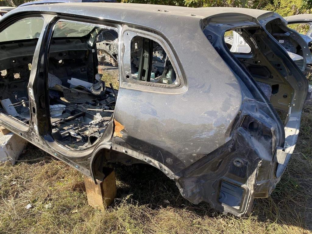 Четверть крыло задняя левая Jeep Cherokee KL 14-черная,цвет PXR (02) дефект