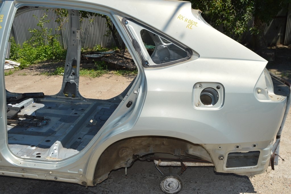 Четверть крыло задняя левая Lexus RX300 RX330 RX350 RX400h 04-09 (02) серебро
