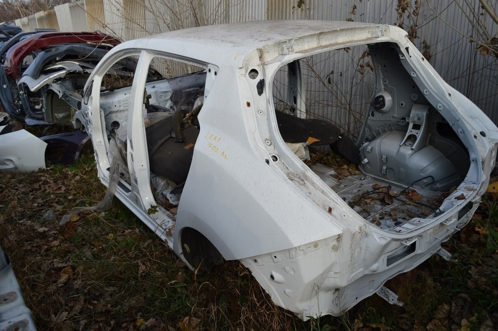 Четверть крыло задняя левая Nissan Leaf 13-17 (02) белая