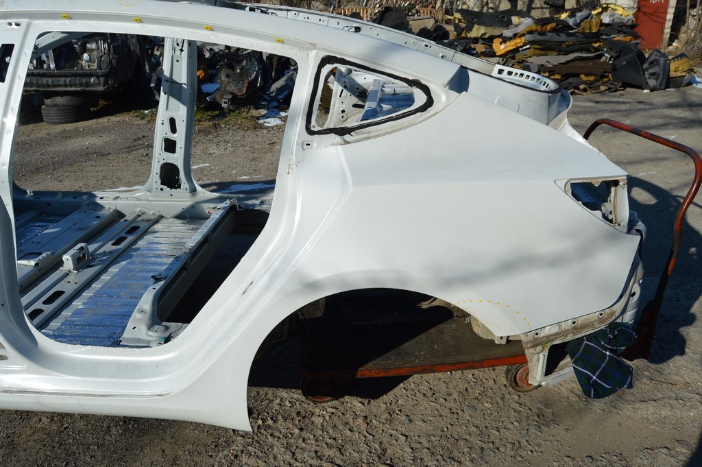Четверть крыло задняя левая Tesla Model 3 18- на кузове, филенка железо, белая (03) царапины