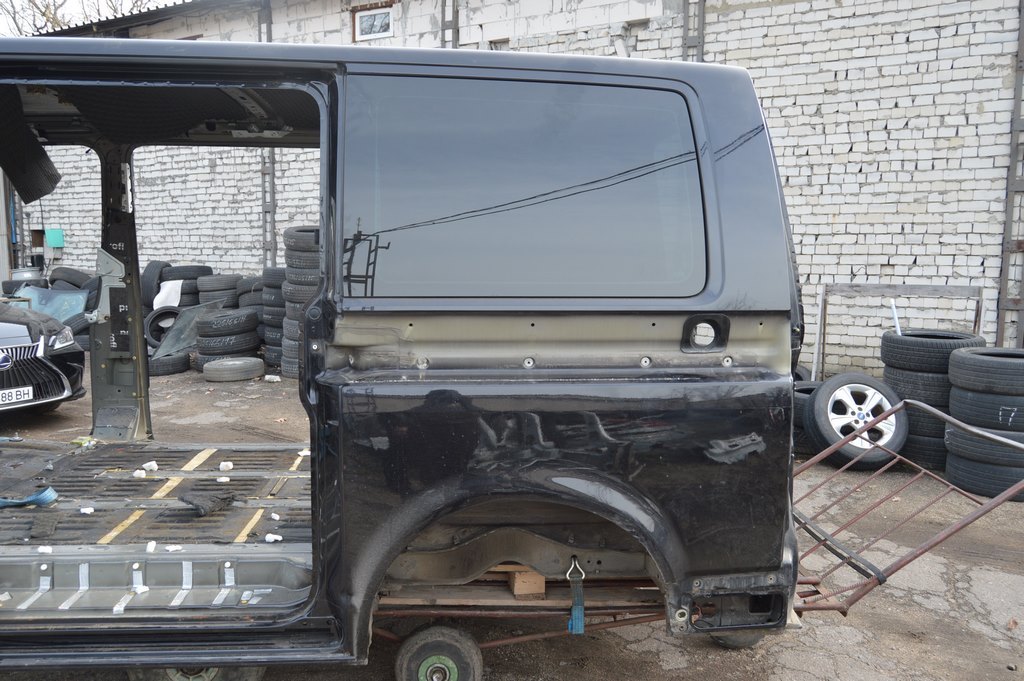 Четверть крыло задняя левая VW Multivan T5 09-15 (01) черная, коротка база