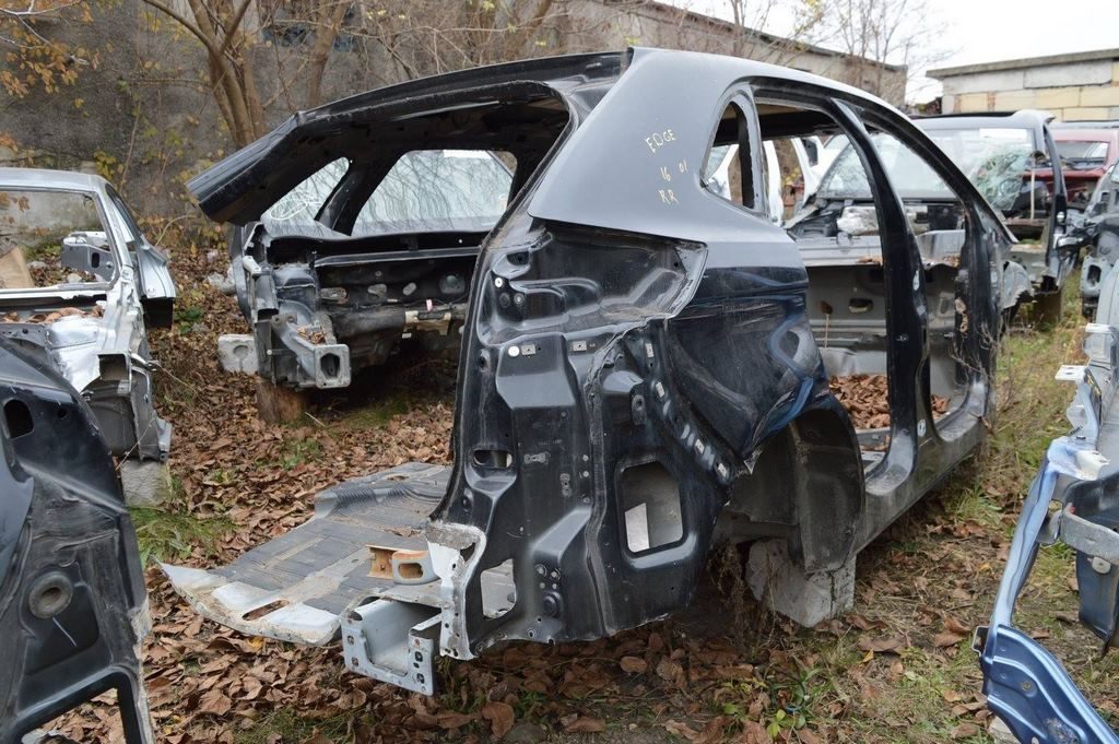 Четверть крыло задняя правая Ford Edge 16-(01) черная небольшая примятость