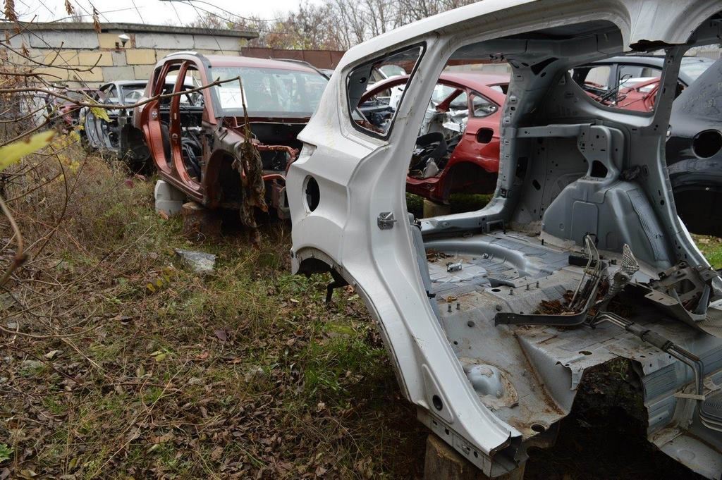 Четверть крыло задняя правая Ford Escape MK3 13-белый цвет UZ(06)