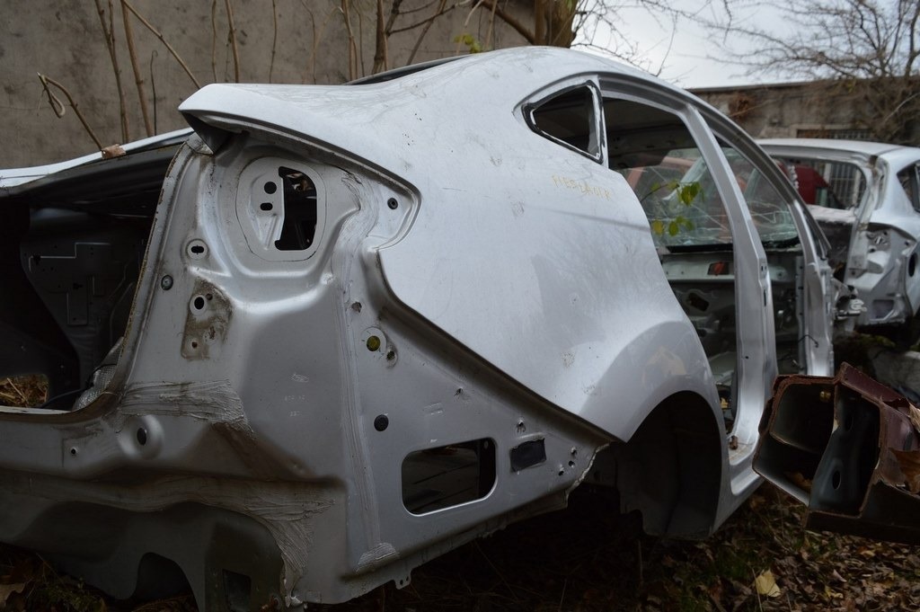 Четверть крыло задняя правая Ford Fiesta 11-19  серебро цвет ux (01)