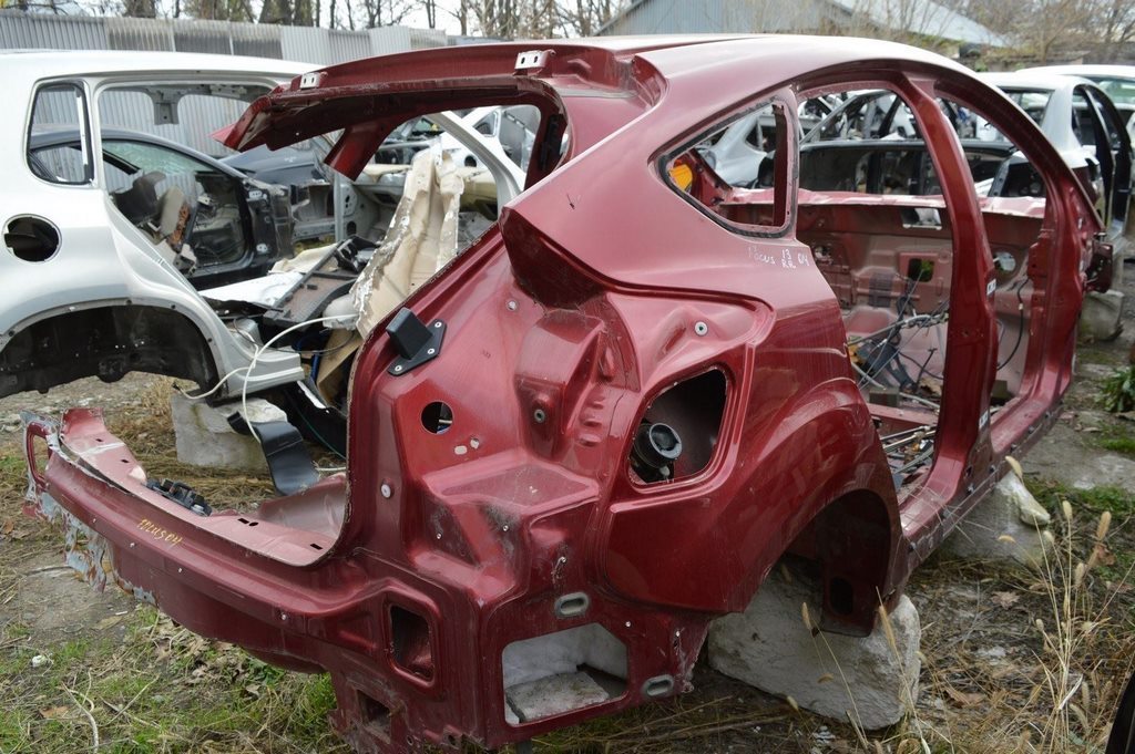 Четверть крыло задняя правая Ford Focus mk3 11-18 5d бордовая (04) 10/10