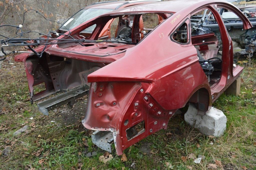 Четверть крыло задняя правая Ford Fusion mk5 13- красная (01)