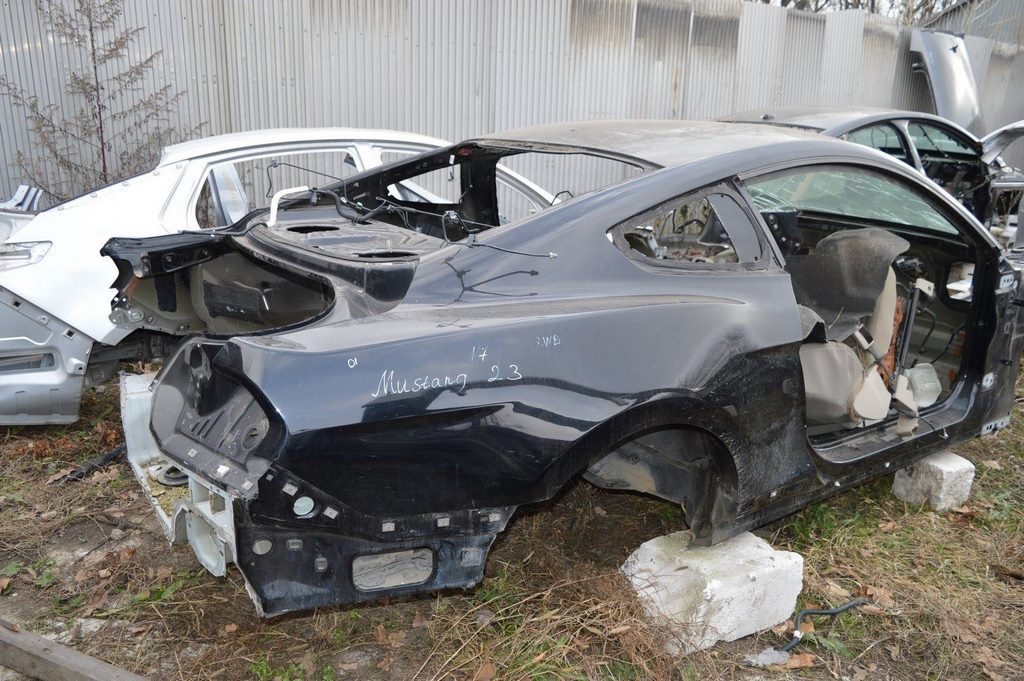 Четверть крыло задняя правая Ford Mustang mk6 15- купе черная,цвет G1 (01) ,филенка вваривалас
