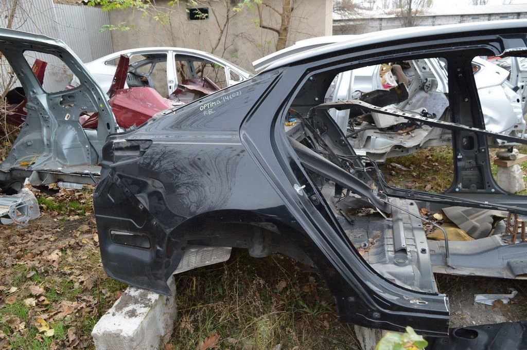 Четверть крыло задняя правая Kia Optima 14-15 черная,цвет EB (02)