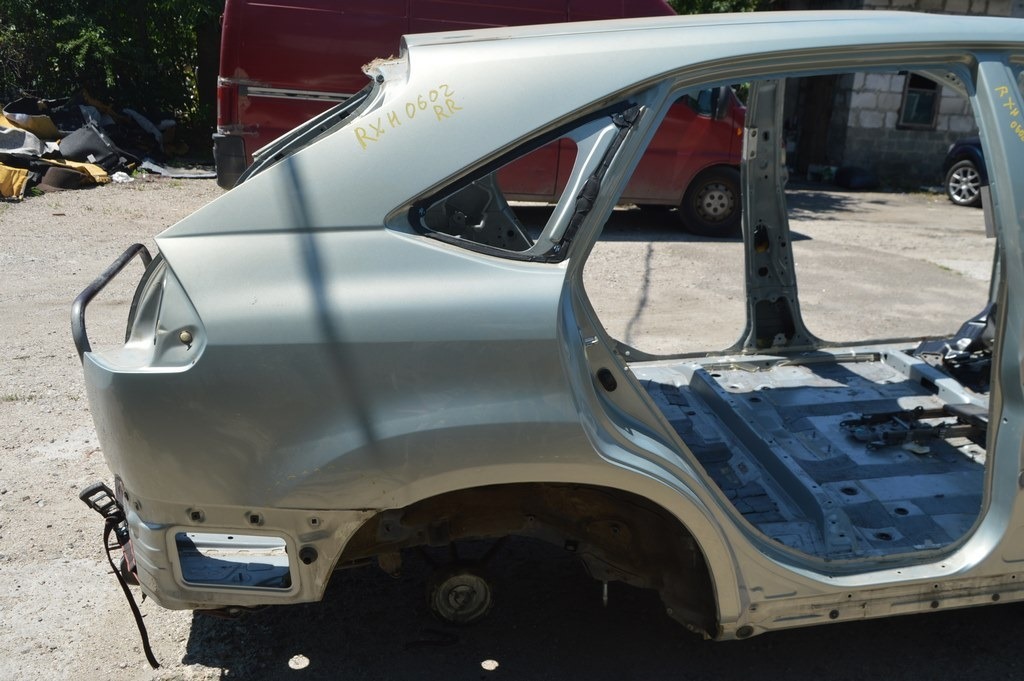 Четверть крыло задняя правая Lexus RX300 RX330 RX350 RX400h 04-09 (02) серебро,без заката деф