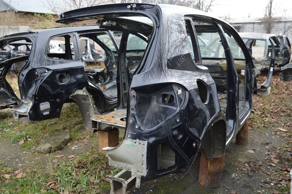 Четверть крыло задняя правая VW Tiguan 09-17 (05) черная с батоном крыши