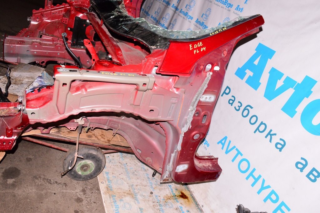 Четверть передняя левая Ford Edge 16-18 (04) красный цвет RR