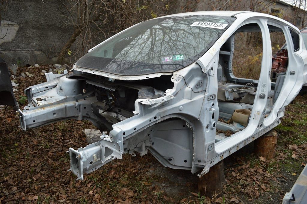 Четверть передняя левая Ford Escape MK3 13-16 дорест белый цвет UZ(06)