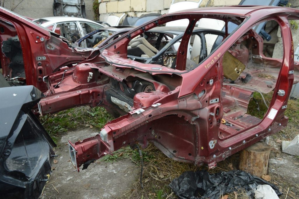 Четверть передняя левая Ford Focus mk3 11-18 (04) бордовая