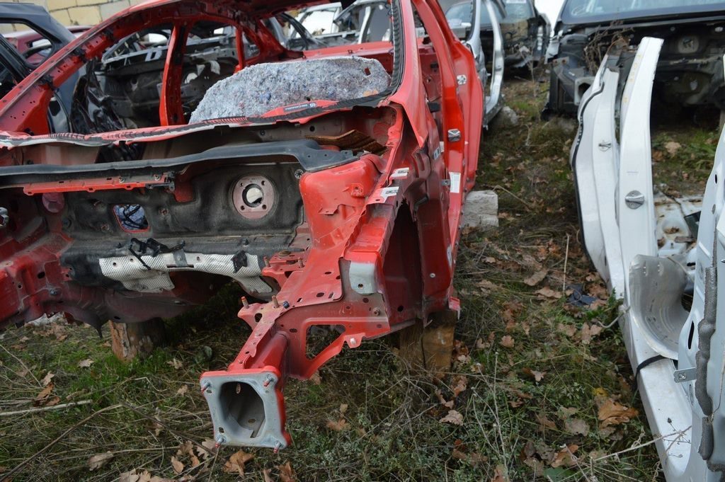 Четверть передняя левая Ford Focus mk3 11-18 (05) красная