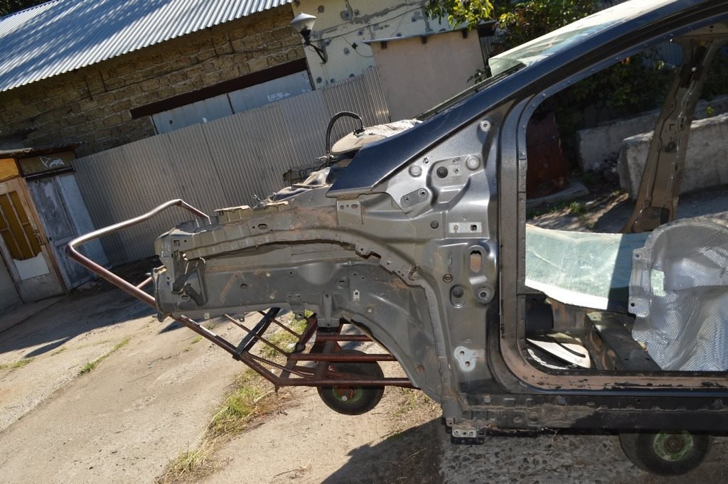 Четверть передняя левая Ford Focus mk3 11-18 (07) цвет J7