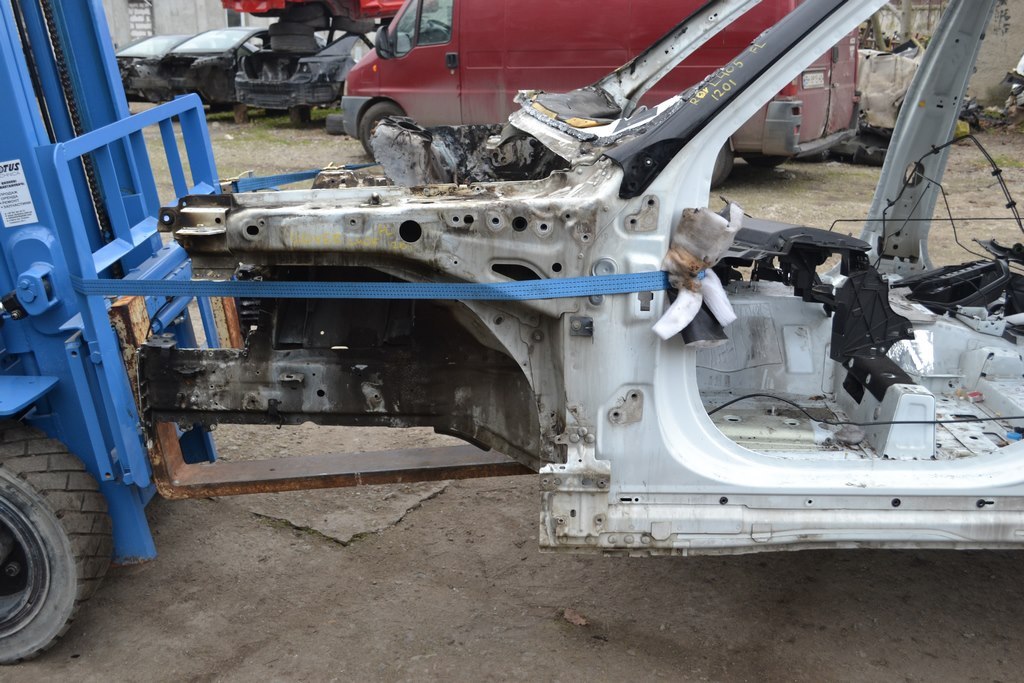 Четверть передняя левая Land Rover Range Rover L405 13-17 (01) белая после пожара