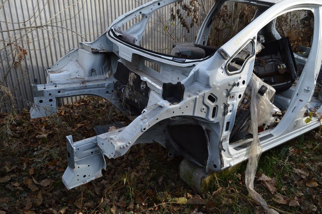 Четверть передняя левая Nissan Leaf 13-17 (01) белая