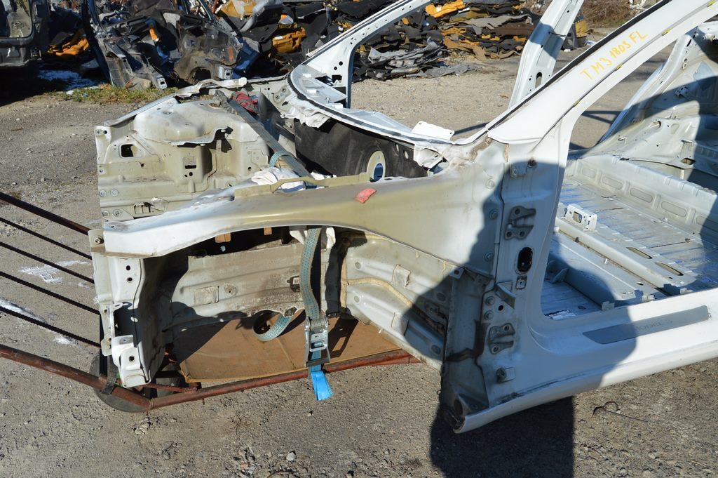 Четверть передняя левая Tesla Model 3 18- на кузове (03) белая