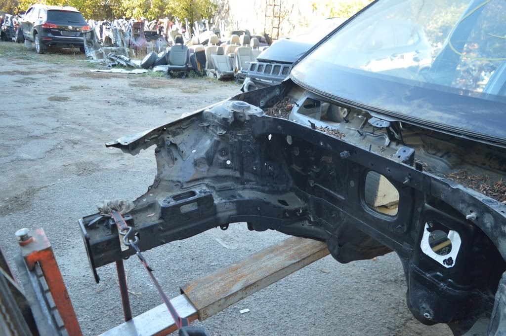 Четверть передняя правая Audi A3 8V 15-20 4d, 5d, на кузове, черная (01) без порога