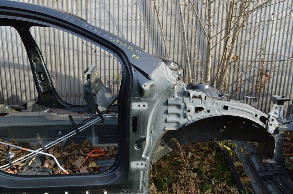 Четверть передняя правая Chevrolet Volt 11-15 графит (01) только стойка под петли