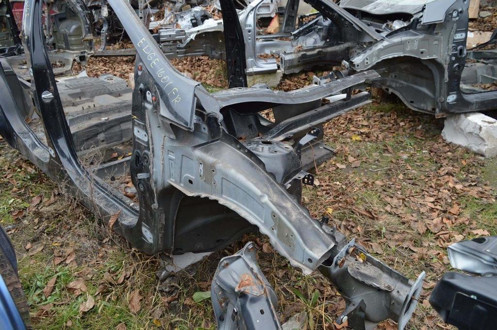 Четверть передняя правая Ford Edge 16-18 (01) черная