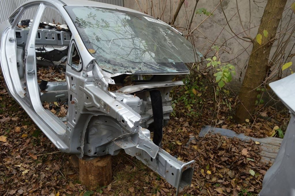 Четверть передняя правая Ford Fiesta 11-19  серебро цвет ux (01)