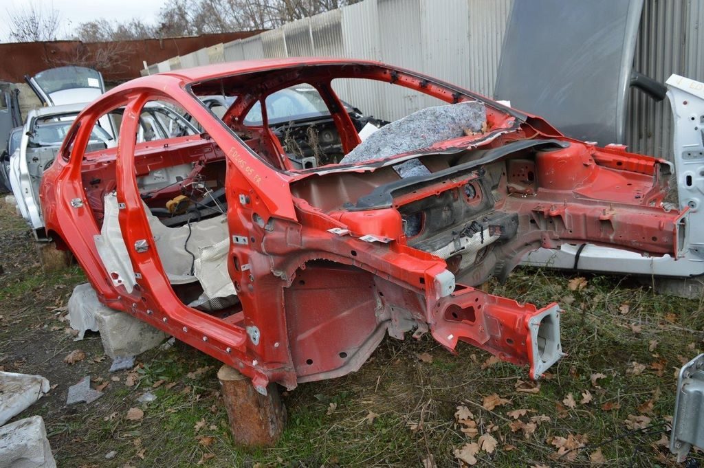 Четверть передняя правая Ford Focus mk3 11-18 (05) красная