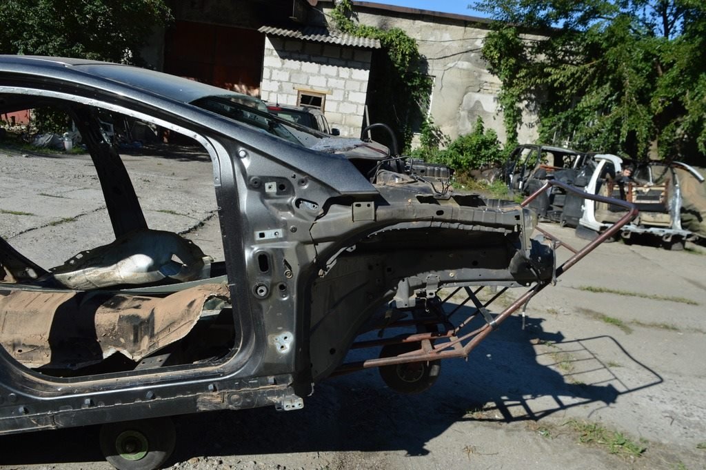 Четверть передняя правая Ford Focus mk3 11-18 (07) цвет J7