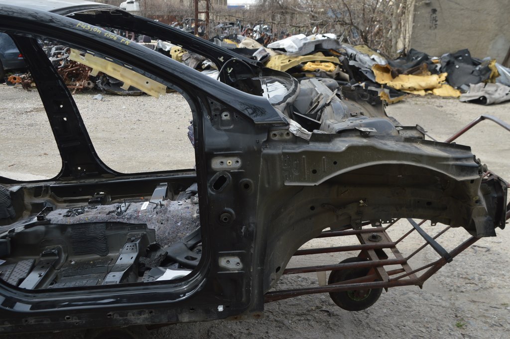 Четверть передняя правая Ford Fusion mk5 13- (06) на кузове